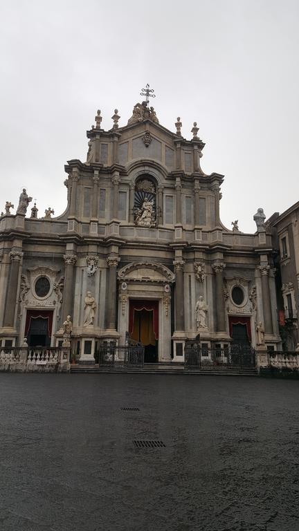 La Nuova Locandiera Apartment Catania Luaran gambar